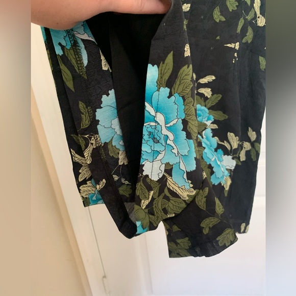 🩵NWOT Selfie Leslie Floral Romper Black & Baby Blue Adjustable Straps Size Large - Picture 5 of 10
